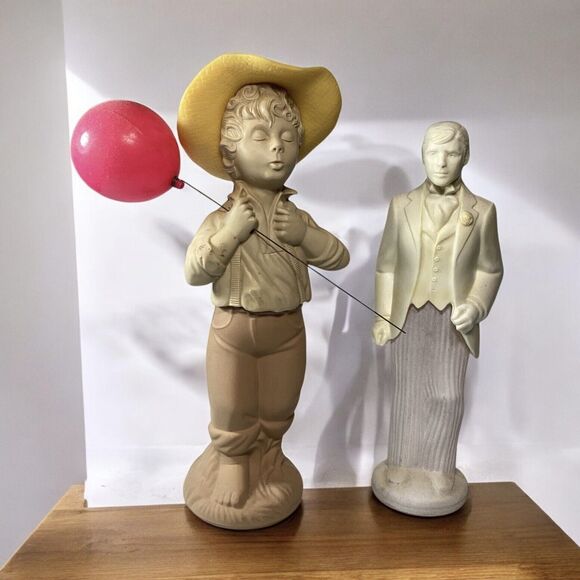 Lot Of 2 Avon Vintage Cologne Decanter Bottles, Proud Groom And Catch A Fish - Picture 1 of 3